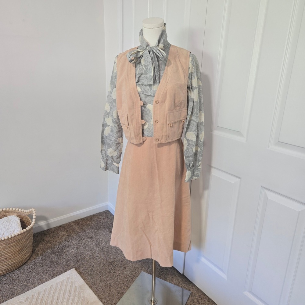 California Girl 3-Piece‎ Set Women Small Peach Grey Floral Bow Blouse Vest Skirt